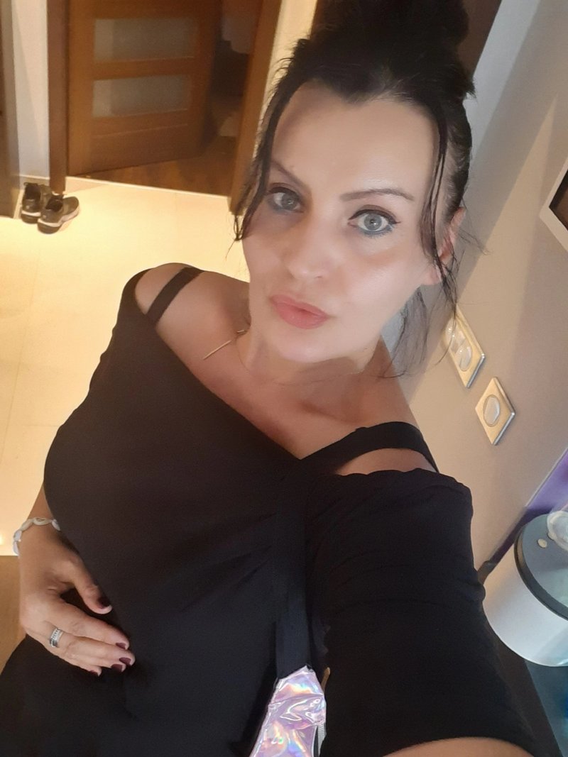 Ben çokmu yüzüne bakılmayacak insanım neden hiç kimse beni istemiyor. Bende erkek bulmak istiyorum. Ama dürüst biri yok.