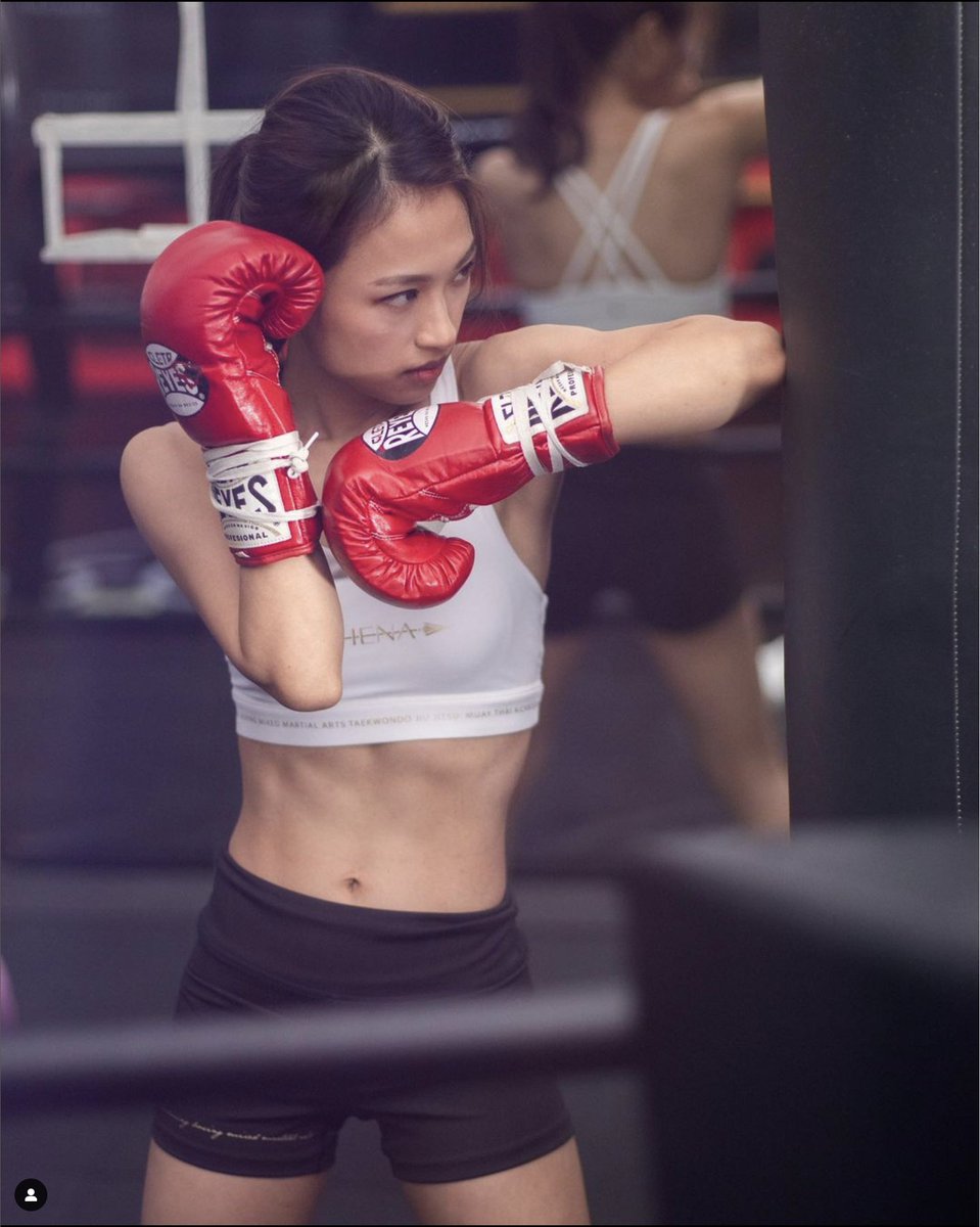WorkoutKk's tweet photo. Fun shooting day 🙌🏻 choose your punch 🥊💥😛
DM for Collaboration💌💌
#boxeofemenino #boxeo  #martialarts #boxing #mma #muaythai #kickboxing #CombatSports #ボクシング #권투 #拳擊 #womenboxing  #boxingdrills #girlsboxing #boxinggirl #womenboxing #femalemartialarts #boxingnews https://t.co/tACtILnNfp