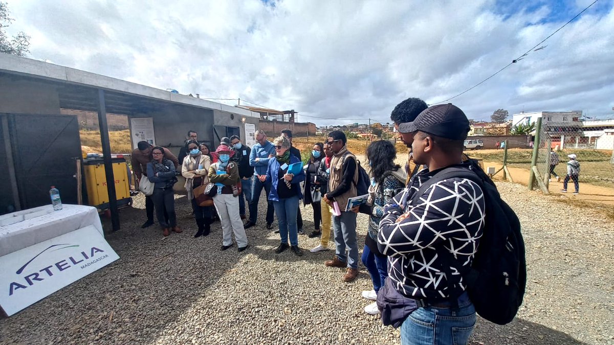 ambafrmada's tweet photo. Le #ClubVilleDurable de 🇲🇬 et la CCI France Madagascar ont visité le démonstrateur d'#assainissement végétalisé mis en œuvre par @arteliagroup et #Ecobird afin de constater les performances de la solution et envisager une réplication du procédé. https://t.co/FM8P1n5w2F