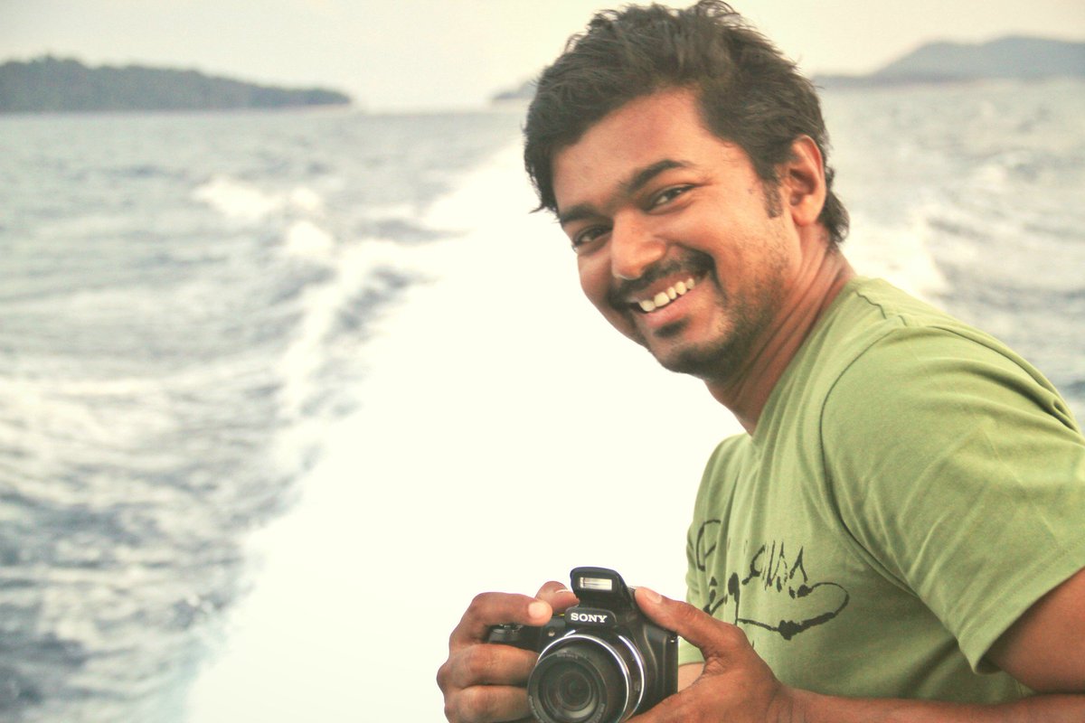 Commander_VJ's tweet photo. This One..! @actorvijay ❤️😊

#Varisu #Thalapathy67 #Beast https://t.co/Z6MRb0ebrR