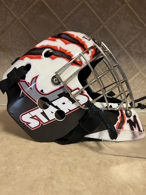 customcagesca's tweet photo. MAX PINNEY, THANKS FOR SHARING WITH US THE FINAL RESULT OF YOUR CUSTOM KIT ❗️
#hockey #hockeylife #hockeygoalie #hockeygoalies #hockeygear #hockeyhelmet #icehockeygoalie #goalie #goalies #goaliegear #goaltenders #goalielife #goaliehelmet #goaliemask #customgoaliemask #customcages https://t.co/n79a8xlB7M