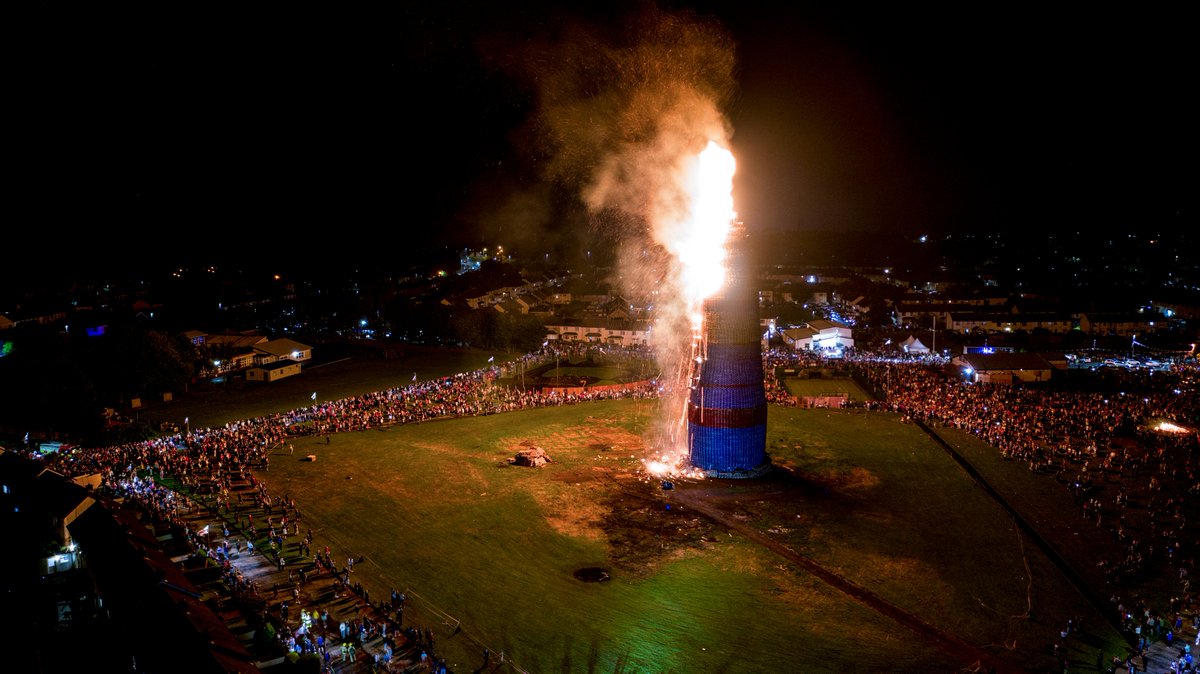 adamdmiddleton's tweet photo. Craigyhill bonfire as it began to burn
#craigyhill #bonfire #larne #eleventhnight #11th https://t.co/zyNZvsvWPN