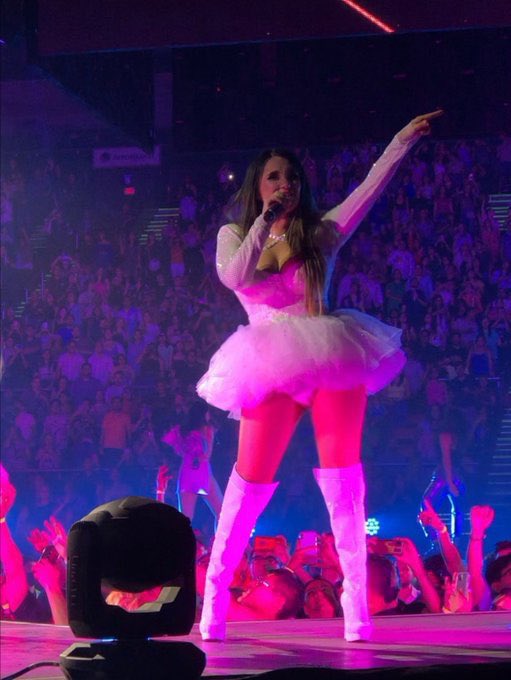 DulceMaria's tweet photo. Un poquito de la magia de los @2000sPopTour en #Monterrey ❤️❤️❤️🎶🎶🤩 https://t.co/6ehf0vjR7O
