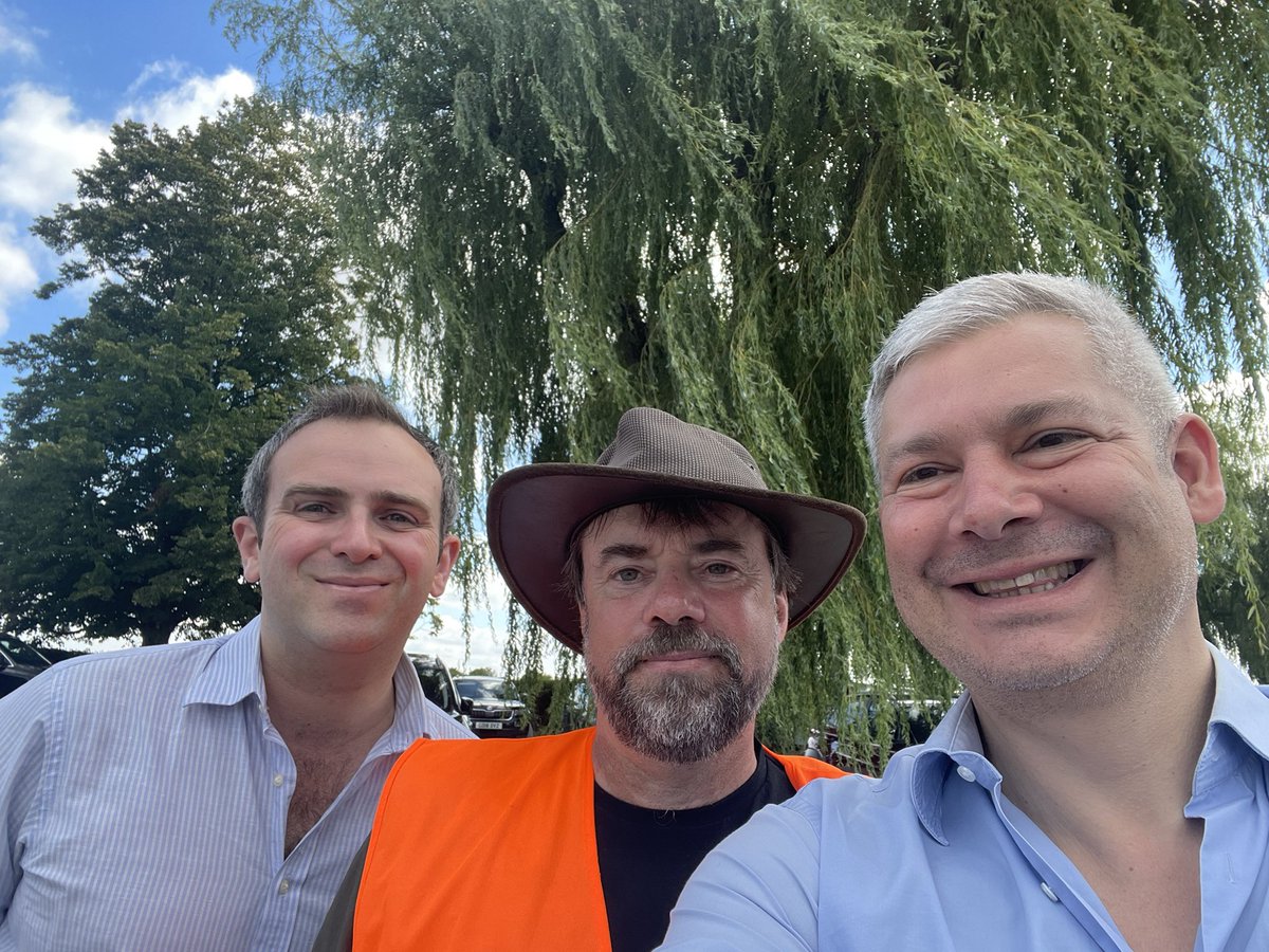 gillesdoignon's tweet photo. When you finally meet the great @mcribbHistory and @ProfTonyPollard ππΌββοΈππΌββοΈ
#DigWaterloo22 https://t.co/5YLDaZOC39