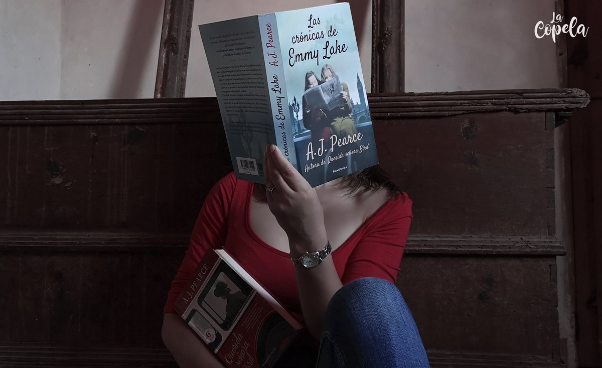 BlogLaCopela's tweet photo. #lascrónicasdeemmylake (@RocaEditorial @ajpearcewrites)  habla de patriotismo, amistad, sororidad y resiliencia. Una historia fresca, de diálogos ágiles y un mensaje de esperanza ambientada en el #londres de la #segundaguerramundial
#Reseña ya en el blog: https://t.co/t4hHTS2geW https://t.co/YOtm01cInM