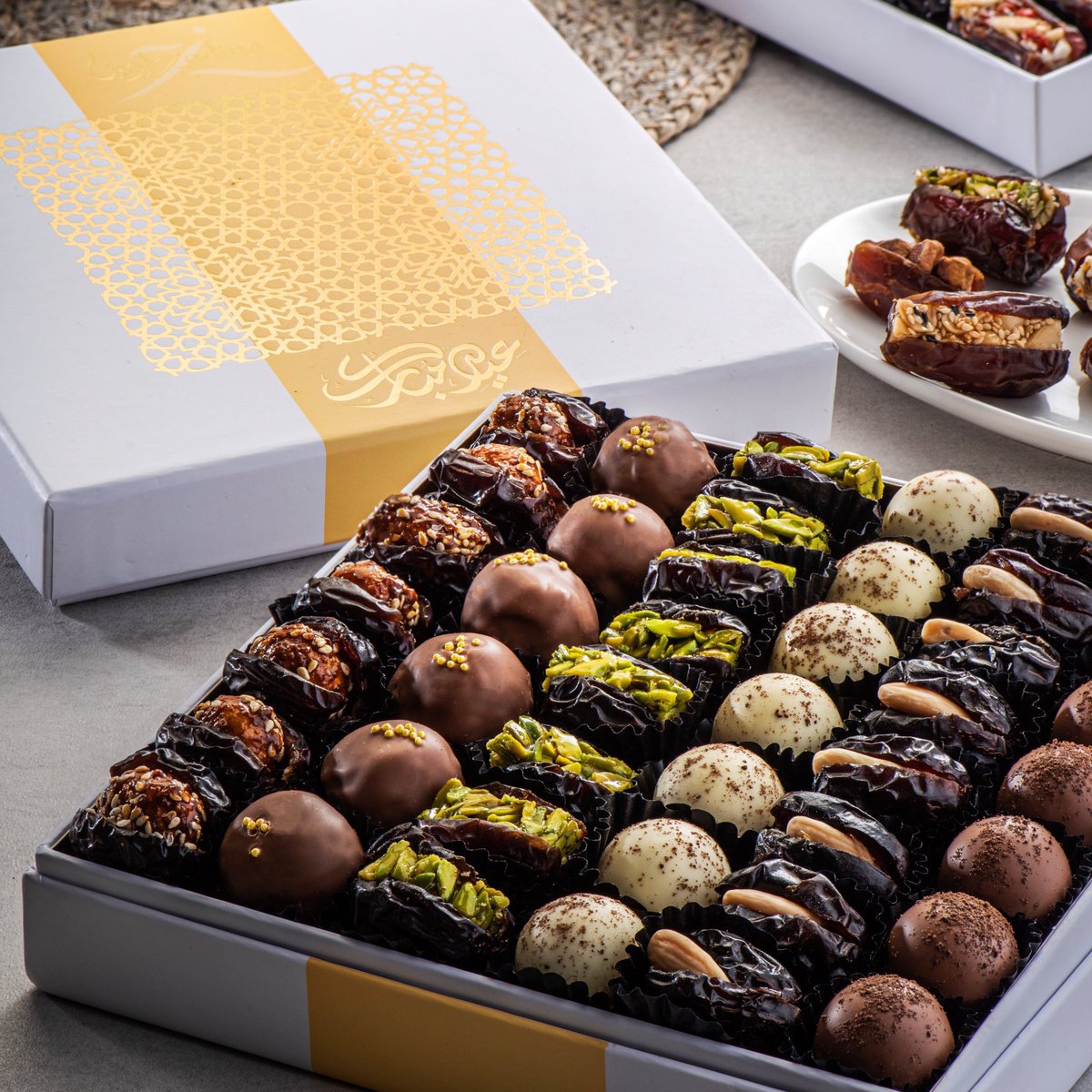ZadinaDates's tweet photo. Delicately adorned with gold calligraphy on an iridescent white base. 

Our bespoke collection reflects luxury and impeccable taste, made to impress friends and family this Eid Al Adha!

Visit our boutiques or shop online today on https://t.co/hmDEhYqsMz. https://t.co/fL7mq7m9Ma