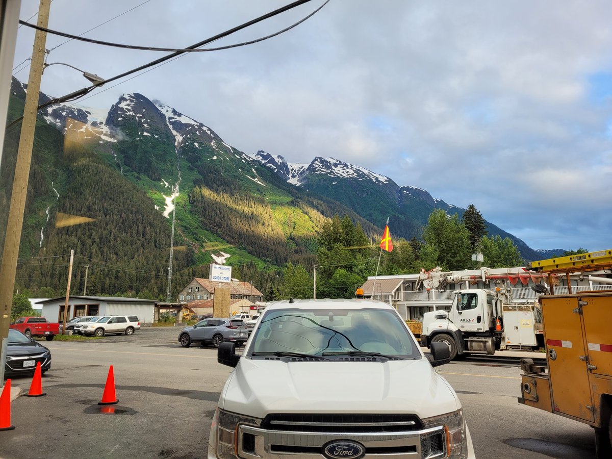 thereal_dlarson's tweet photo. Travelling to Stewart, BC, today on our way to #RADP fieldwork in Spatsizi Plateau. BC is a beautiful place to live and work. I'll have updates when I get back. Wish us luck! https://t.co/iLA4yadrx8