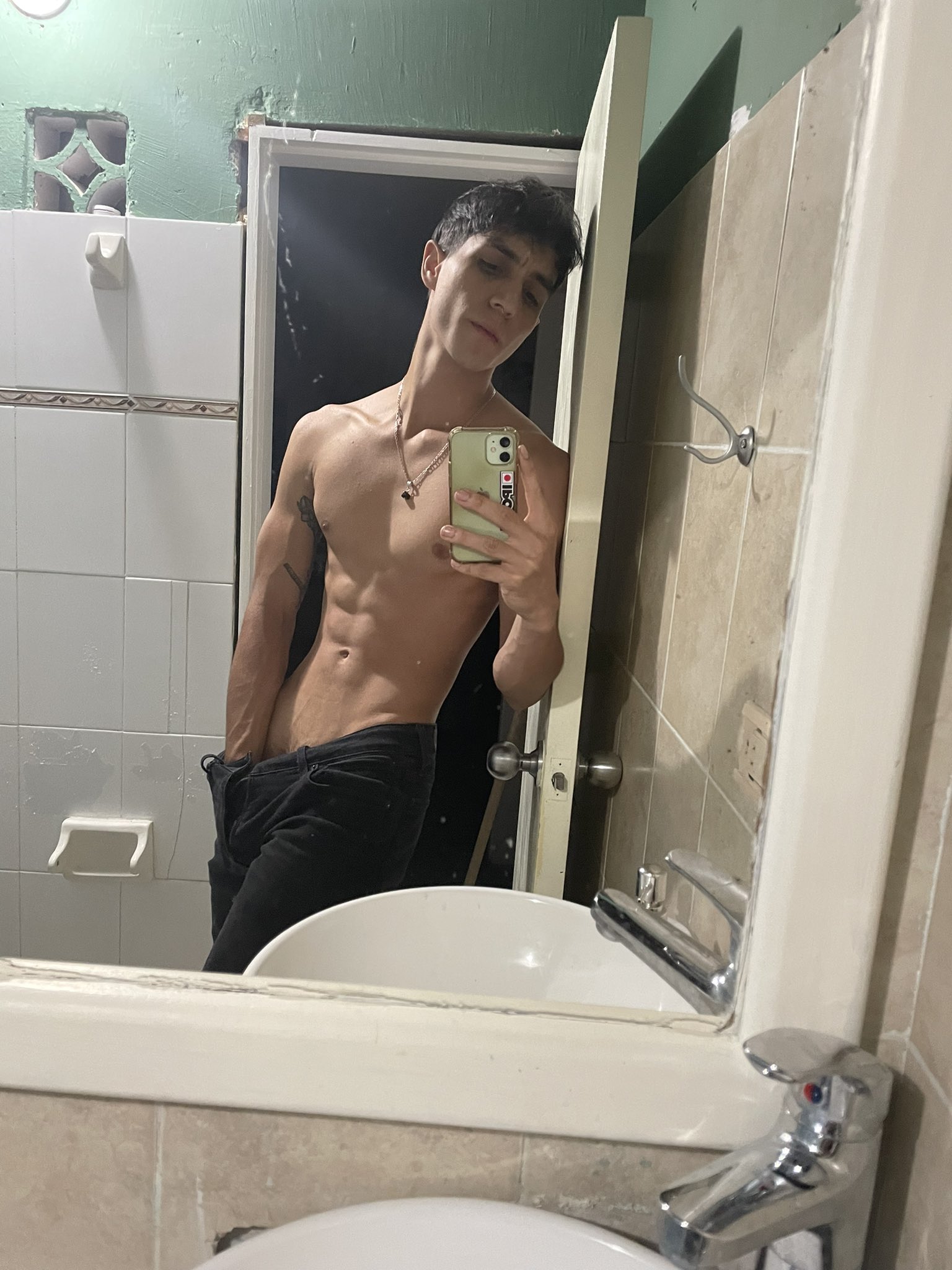 asher blessed on Twitter "Una foto rápida antes de dormir 😴 https//t