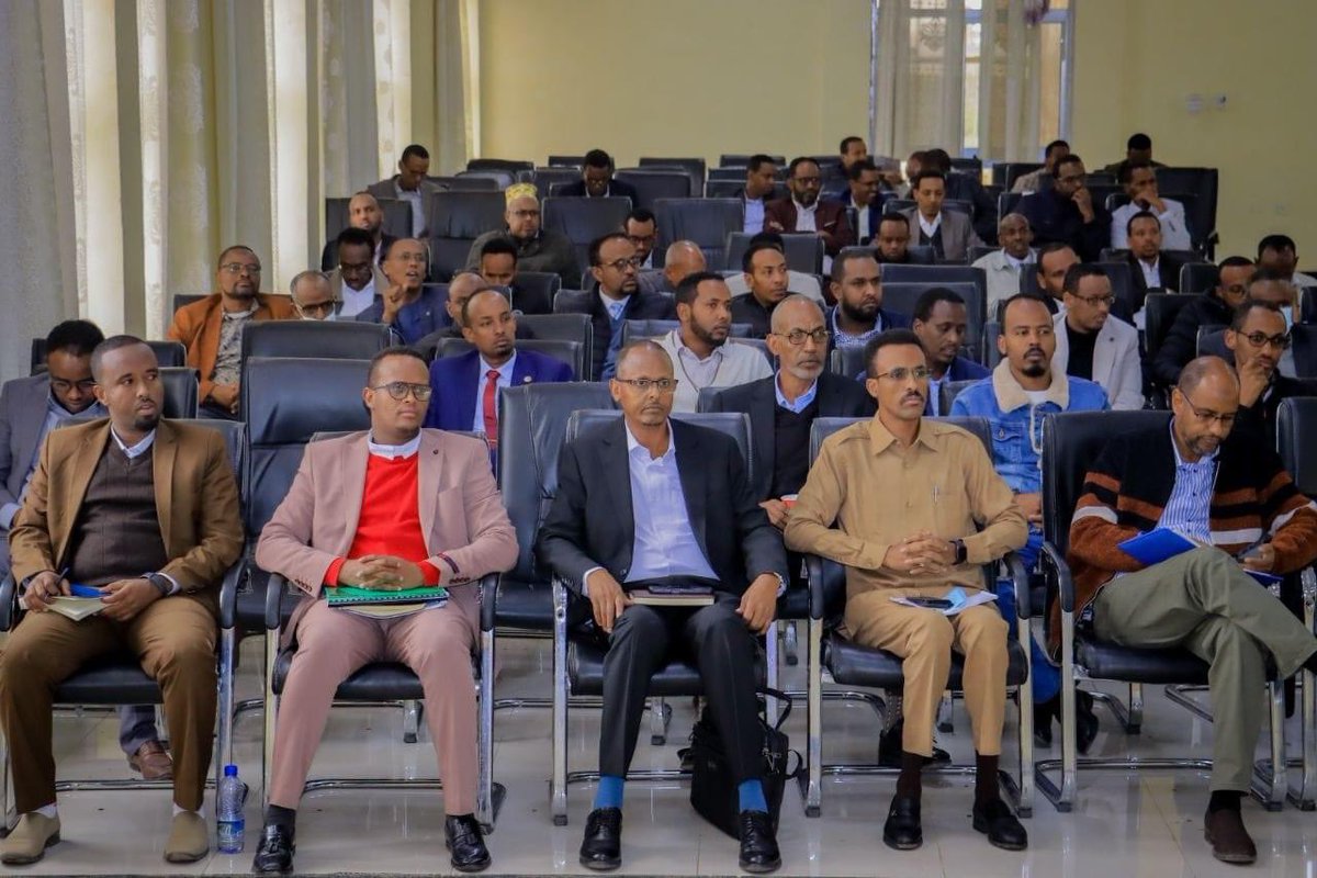 Mustafe_M_Omer's tweet photo. Green legacy, preservation of indigenous forests, curtailing charcoal production/export, protecting wildlife &amp; efficient use of rural land agreed as strategic directions for the Env’tal protection, Rural Land Mang’t &amp; Climate Change Bureau as we wind up the end-year evaluation. https://t.co/ABczC18ped
