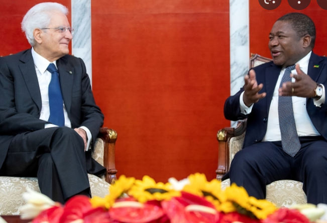 mario_bonandi's tweet photo. @Gitro77 Tranquillo , mo' arriva er Mozambico a portarce er gas con li elefanti . https://t.co/bJFKaPgY1a