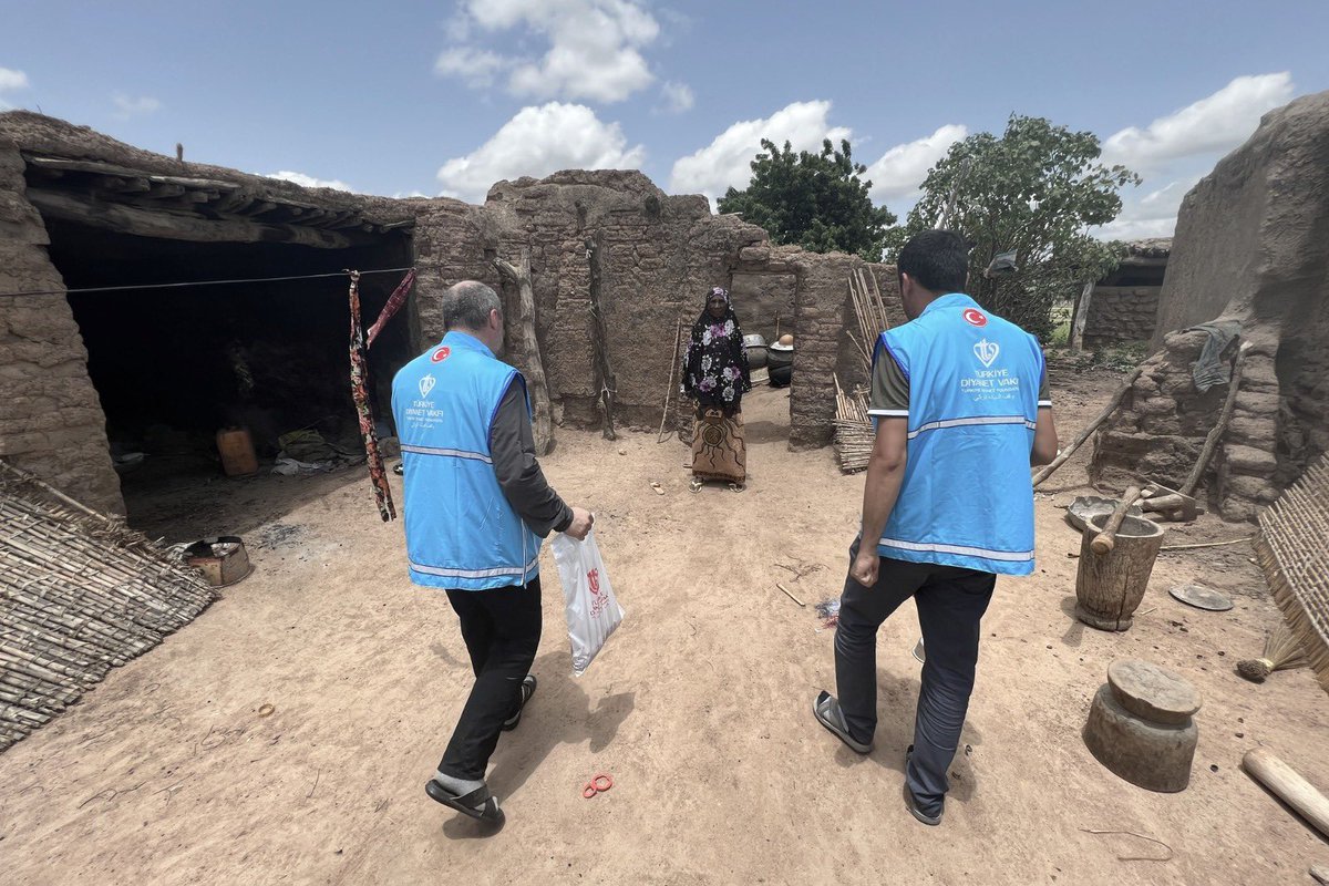 Türk Diyanet Vakfı Burkina Faso’da 125 bin aileye kurban eti dağıtmış. Bu yaptığı insani ve İslami değil. Türkiye’de milyonlar et yiyemezken Burkina Faso’da kurban eti dağıtamazsınız.