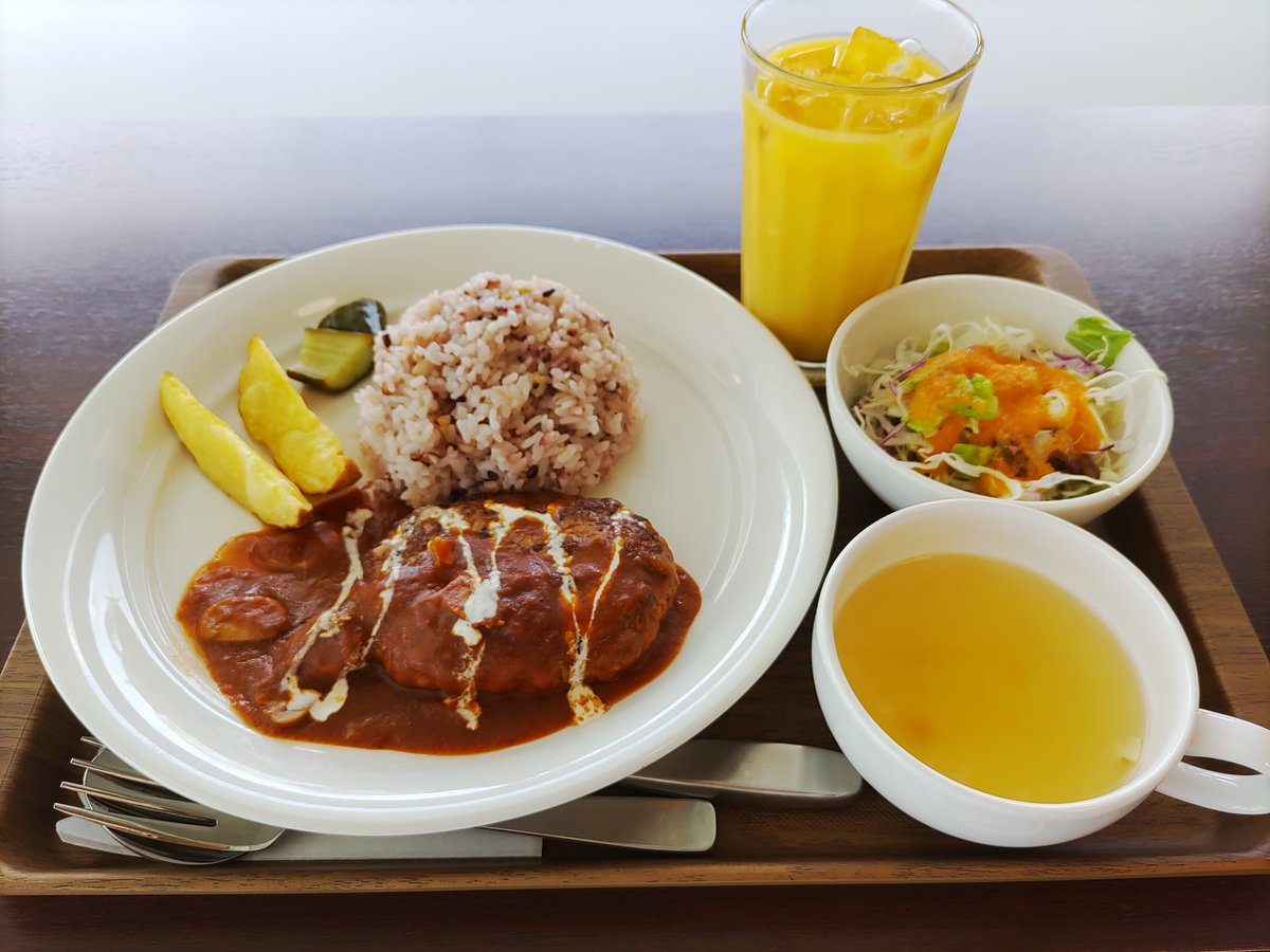 1102Syuon's tweet photo. 昨日受診帰りに市役所用事があってお昼どきだったので久々に一人ランチした𐩢𐩺
調子こいてパンケーキ頼んだけど1/4残してしまった💦美味しかったけどランチセットがボリューム多かった(꜆꜄꜆˙꒳˙)꜆꜄꜆
#ひとりランチ https://t.co/XPns4x9K6H