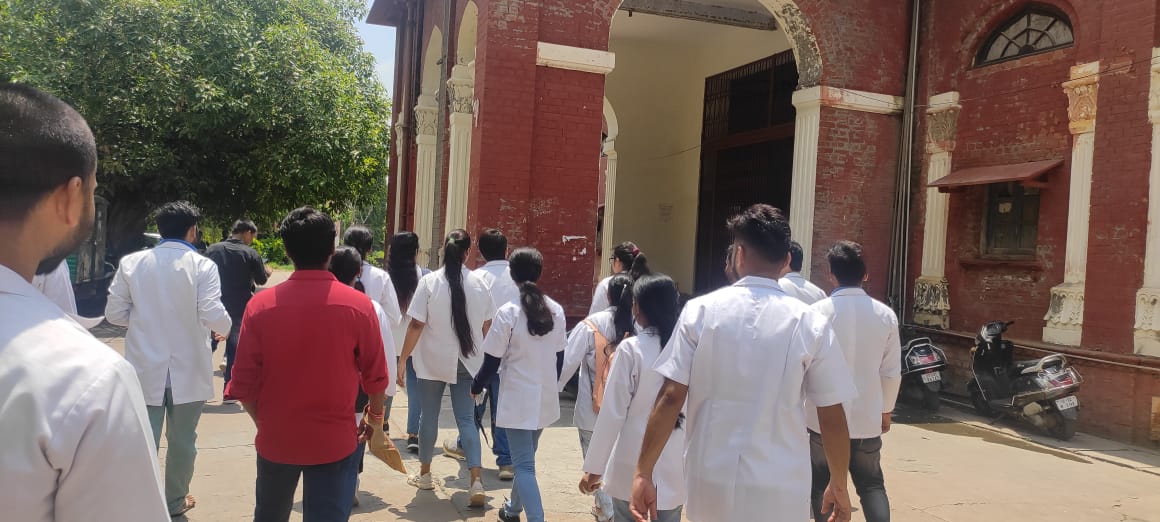 Komal78903921's tweet photo. WE WANT JUSTICE!!!!!!!!!!!
RECHECK our SURGERY AND OBSTETRICS &amp; GYNAECOLOGY 
Subject. 
The results are very disappointing and we are really baffled the way our grades have gone down!!!

#bhmsresultup 

@myogiadityanath 

@PMOIndia 

@CMOfficeUP 

@moayush https://t.co/xBmTDI9Uvl
