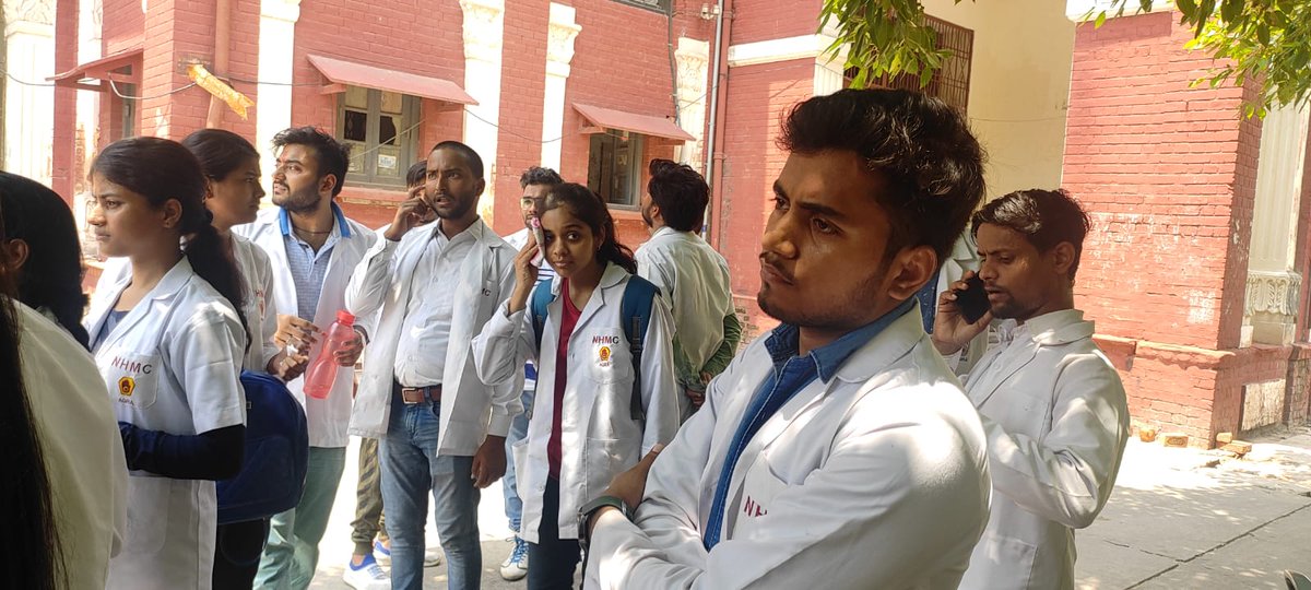 Komal78903921's tweet photo. WE WANT JUSTICE!!!!!!!!!!!
RECHECK our SURGERY AND OBSTETRICS &amp; GYNAECOLOGY 
Subject. 
The results are very disappointing and we are really baffled the way our grades have gone down!!!

#bhmsresultup 

@myogiadityanath 

@PMOIndia 

@CMOfficeUP 

@moayush https://t.co/xBmTDI9Uvl