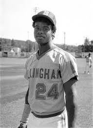 ChrisOnSports's tweet photo. โพ๏ธ Raise your hand if you saw Ken Griffey Jr. play in my hometown of Bellingham when he really was a kid of sorts.
Well before he was actually given the moniker: "The Kid."
#Griffey l #BabyMs https://t.co/C8S0xhrNAx