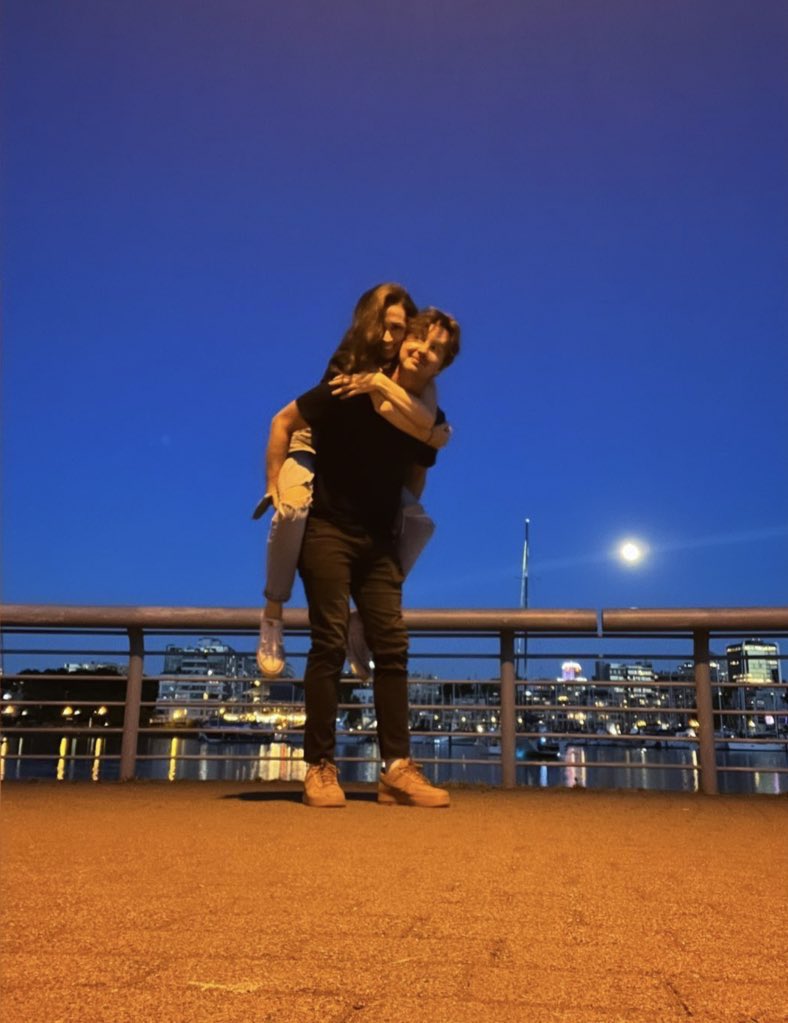 Sydvaughnfan2's tweet image. THEY ARE BACK WHERE THEY FELL IN LOVE!!! 😭😭😭 @ColleenB123 @erik_stocklin #Erikleen