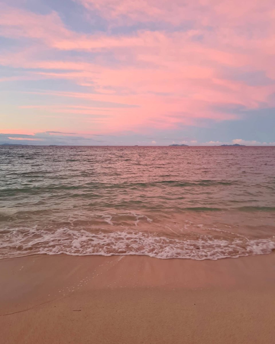 Pastels are in. We're christening this colour "VOMO Dusk".  #sunsetlovers

#Fiji #LuxuryTravel #VirtuosoTravel #Sunset #Dusk #Vomolife