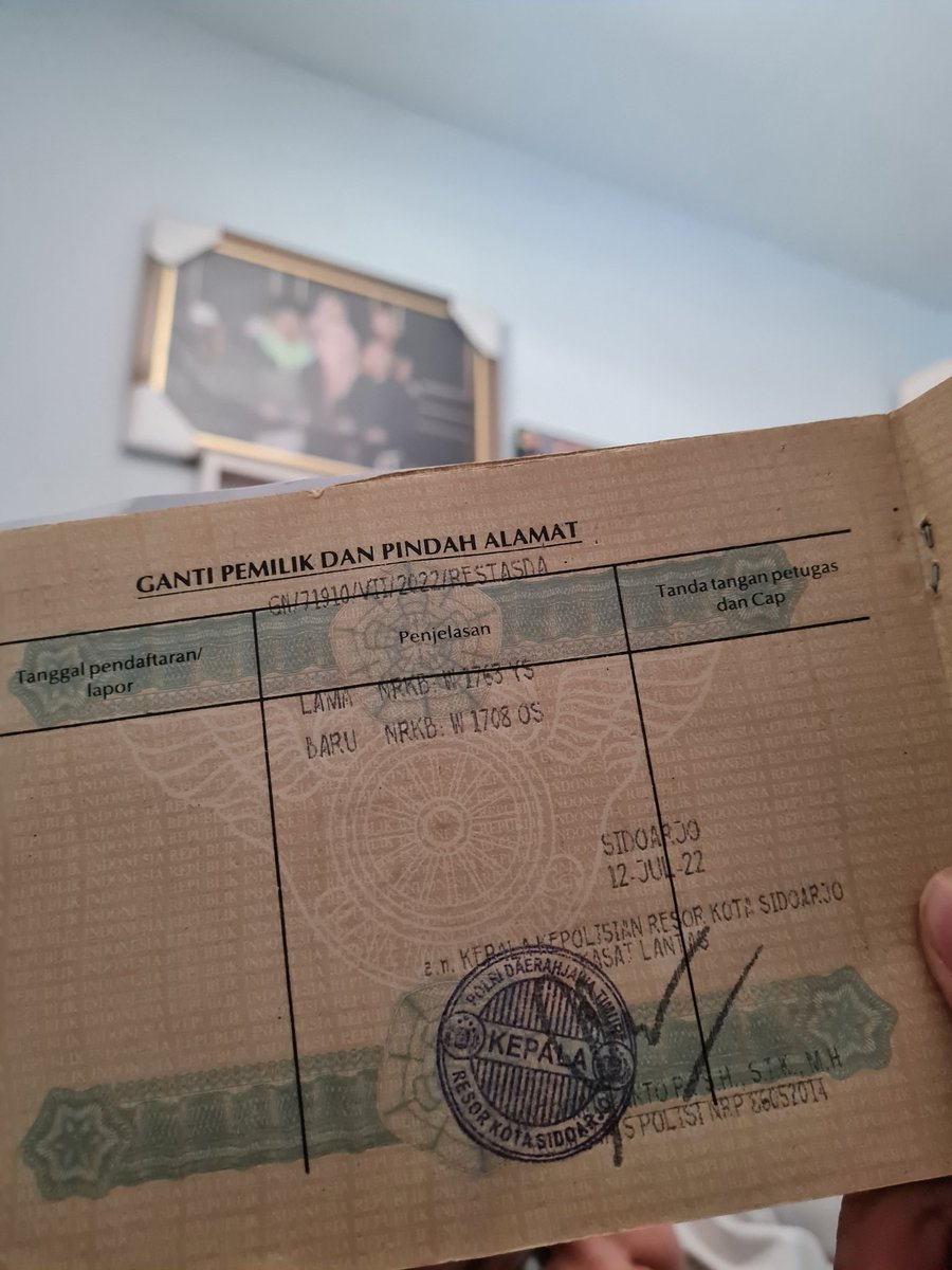 Barusan dari <a href="/SamsatSDAKrian/">SAMSAT SIDOARJO KOTA DAN TROSOBO</a> masa iya ngurus begini cuman cetak print yg gk sampe 2mnt harus nunggu 2minggu? Kalo mau cepet harus bayar 20rb kwkwkw kocak gimana menurut temen temen <a href="/e100ss/">Radio Suara Surabaya</a> 

Sehari 20rb 1orang kalo 50-100 orng naik haji cuy