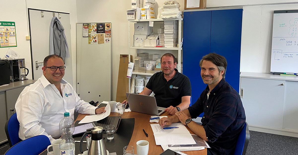 AirControl1969's tweet photo. Our colleagues Matt Shelley and Andy Derrick spent a few days in Germany last week to meet with our distributors to discuss future strategies. The first visit was with Stefan Veldboer from Vebotech. https://t.co/mKIfazSej5 https://t.co/TEoksyarbT
