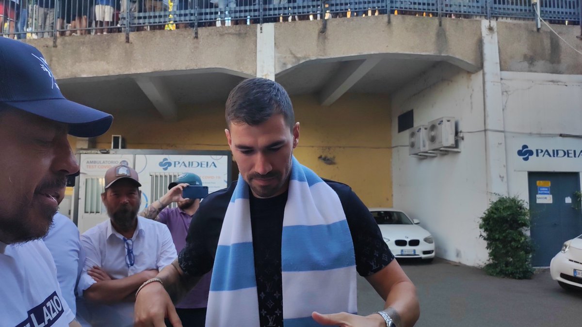 Gia_Chiuchiolo's tweet photo. #Lazio, ecco #Romagnoli: il difensore è arrivato in Paideia per le mediche. @DiMarzio https://t.co/qtgxBJ1TPW