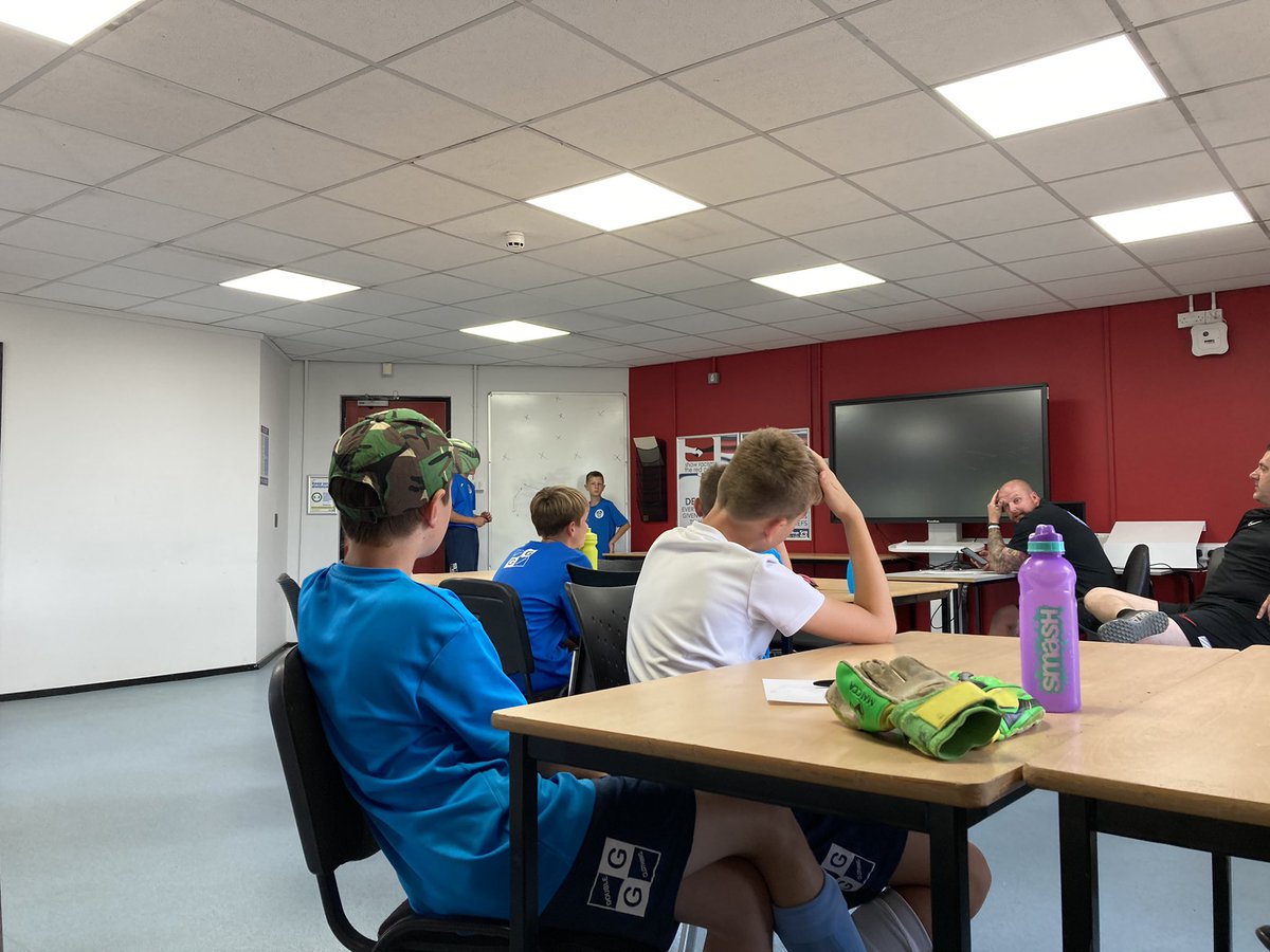 With the 🌞 belting down last night we took the opportunity to break into rooms for half the session.

Great to find out from the players the top reasons why they play football…

✅ Because it’s fun
✅ I can play with friends
✅ It’s good exercise