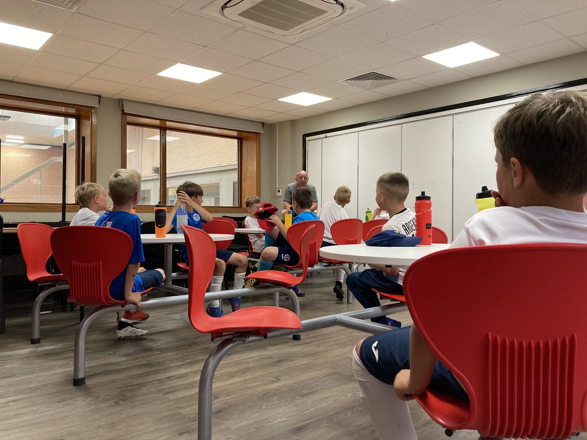 KingsLynnElite's tweet photo. With the 🌞 belting down last night we took the opportunity to break into rooms for half the session.

Great to find out from the players the top reasons why they play football…

✅ Because it’s fun
✅ I can play with friends
✅ It’s good exercise https://t.co/p3Tv7EY3UQ