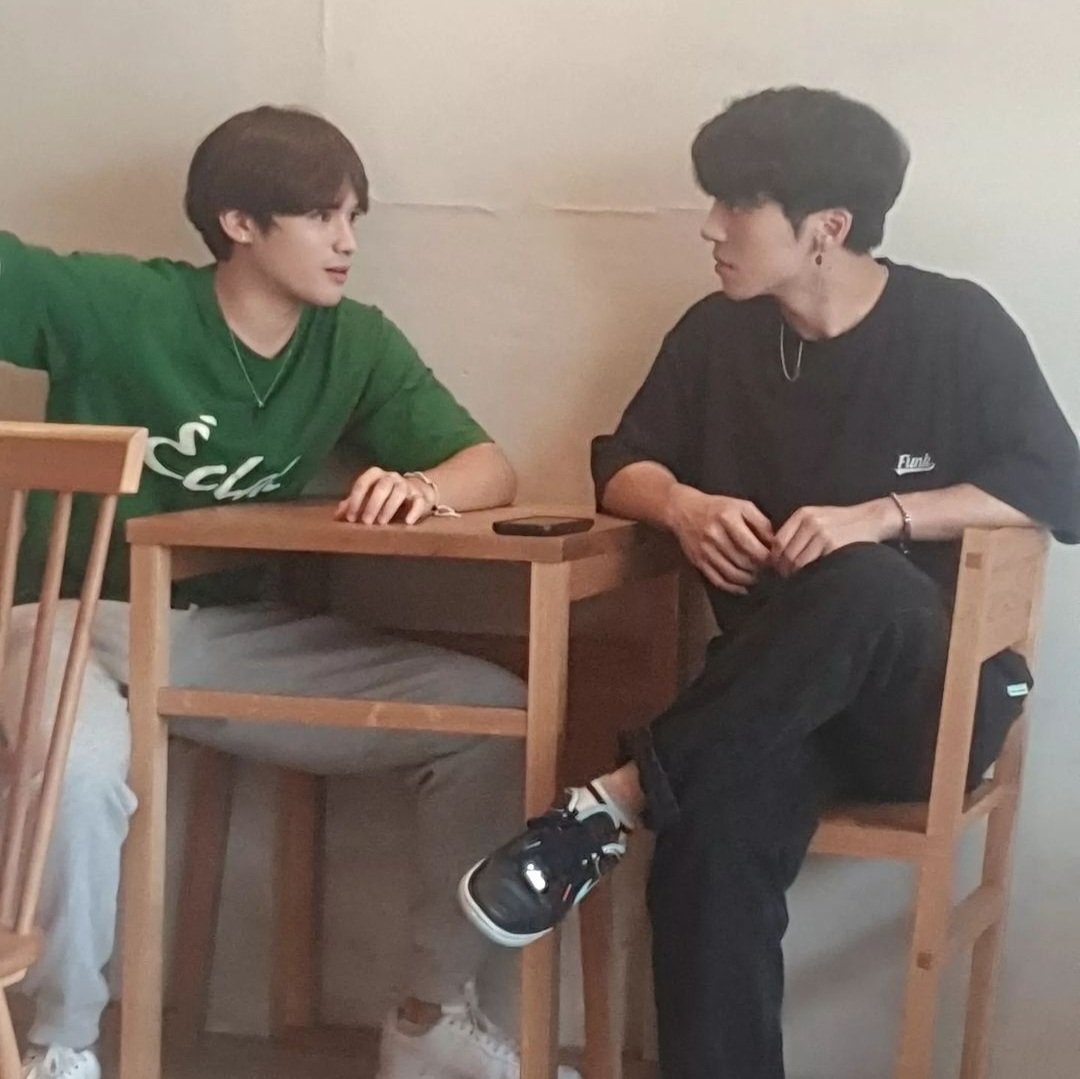 krewxeditsss_'s tweet photo. This image speaks so much about there friendship💀
#beomhan #jay #jaychang #mont #montarena #fm #flymusicentertainment #flymusic #membersofthenationalteam https://t.co/h6SxgFVQ26