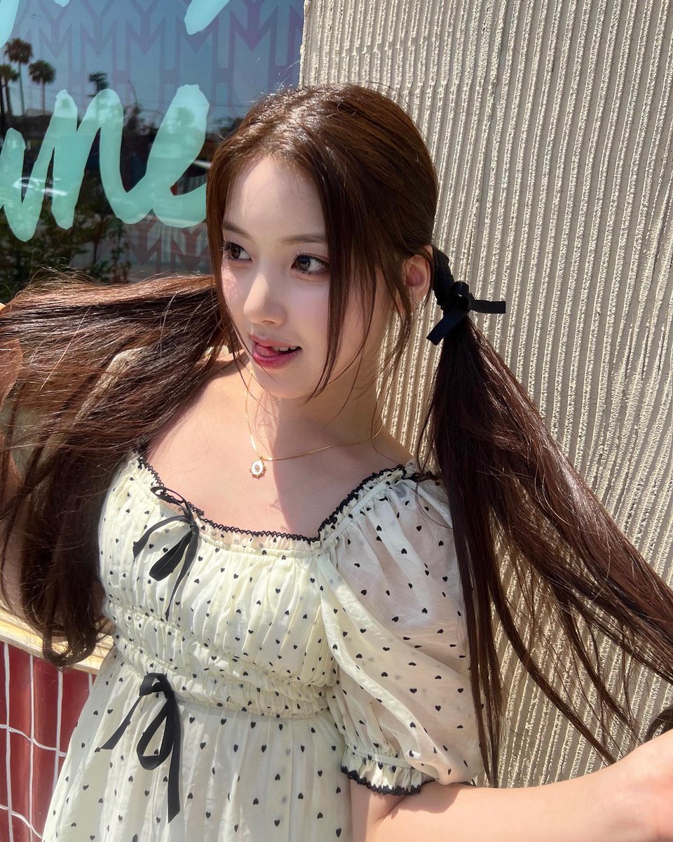 nmixxpics_'s tweet photo. NMIXX official instagram update with Jiwoo https://t.co/27HpCcBc13