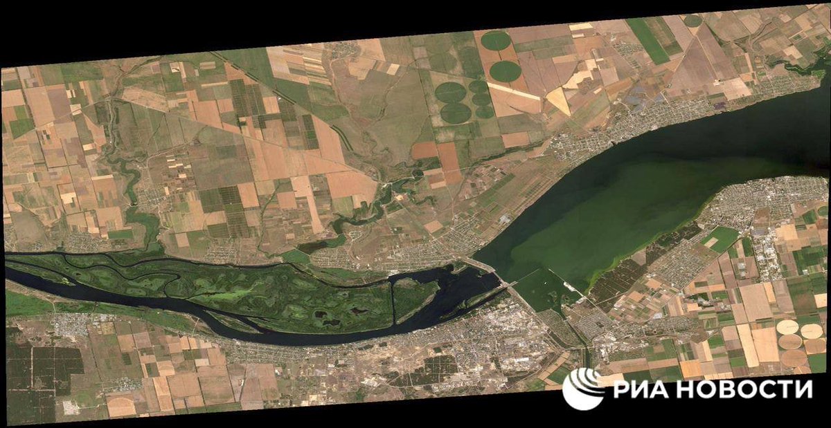 Американский спутник Worldview-2 снимал Новую Каховку за три дня до удара, выяснили корреспонденты РИА Новости