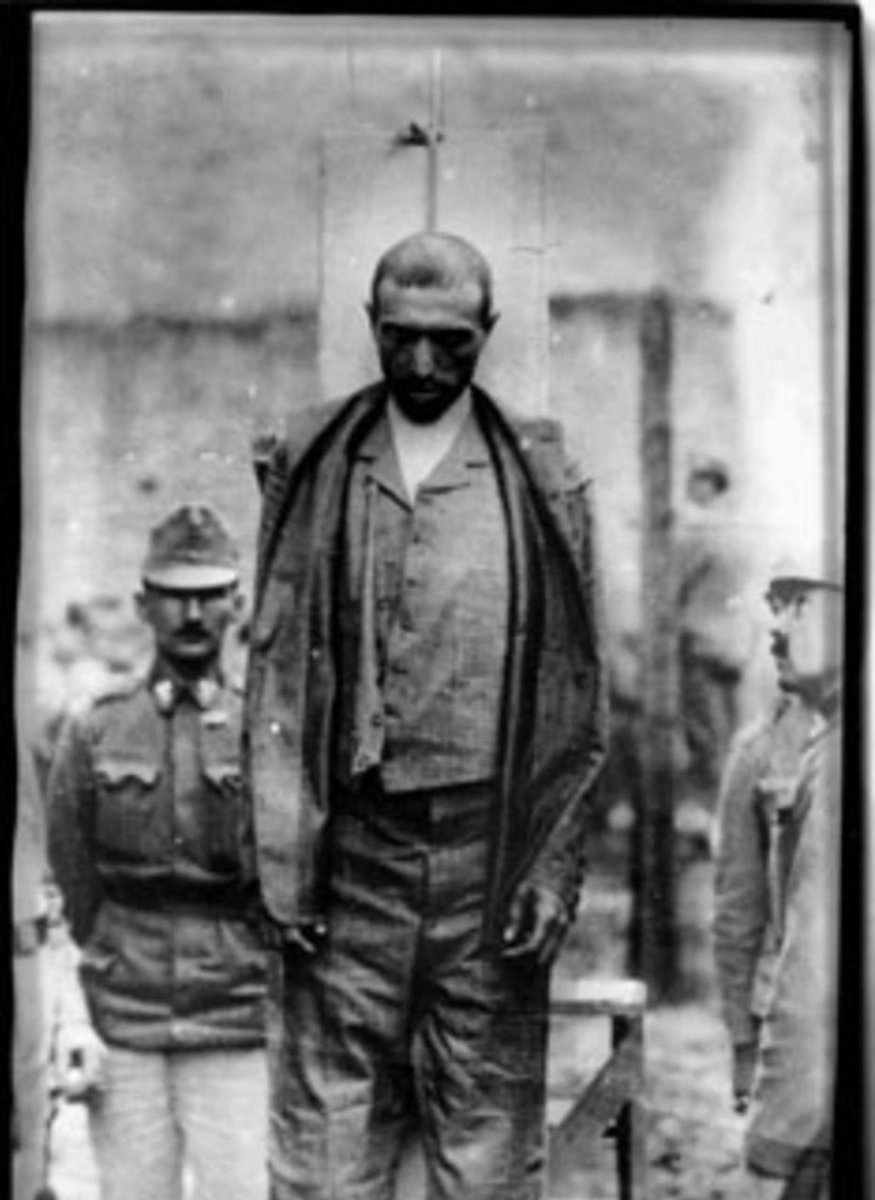 mariobianchi18's tweet photo. Il #12luglio 1916 moriva #FabioFilzi. Patriota irredentista, soldato semplice nell'esercito austriaco nella 1^ G.M., fuggì in Italia e partecipò all'interventismo. Sottotenente degli Alpini, il 10-7-1916 fu preso dagli Austriaci con Cesare Battisti e con lui venne impiccato. https://t.co/k8u1sZ3hdT