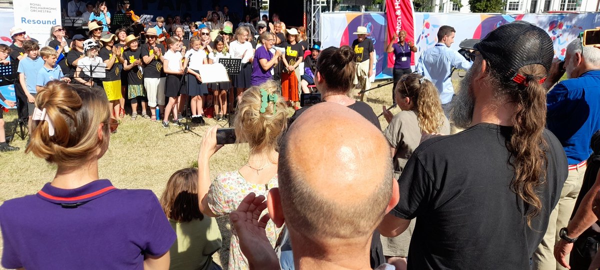 @BHT_Sussex @CWNNBrighton give great rendition of 'Dare to Dream' before Womens #Euros #UEFA game in #Brighton #England v #Norway #fanzone community schools #anthem #sing #Sussex