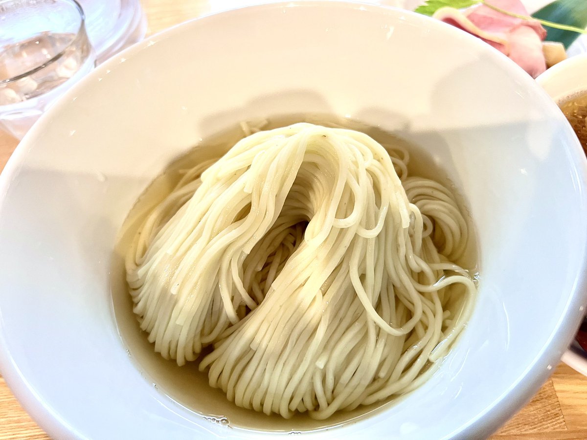 comcom5757's tweet image. 『自家製麺 くろ松』さんへ‼️

✡白醤油つけ麺

ご無沙汰になってしまったくろ松さんに行ってきました😊
すべてがパーフェクトのお店😆
接客から盛付、味☺✨
久しぶりくろ松さんを堪能出来て最高でした🤤🤤🤤
また伺います🚙💨

ご馳走様でした🙏🙏🙏

#くろ松　#高崎市　#67