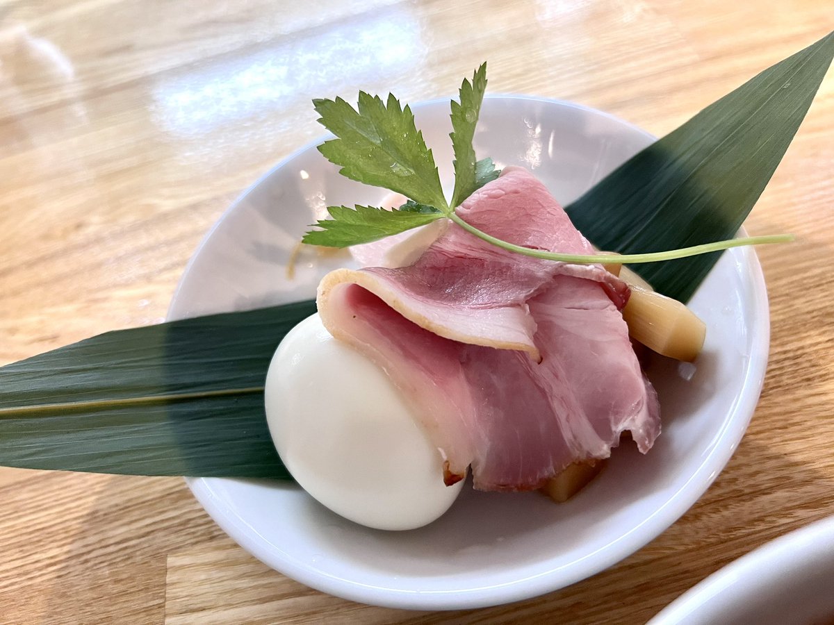 comcom5757's tweet image. 『自家製麺 くろ松』さんへ‼️

✡白醤油つけ麺

ご無沙汰になってしまったくろ松さんに行ってきました😊
すべてがパーフェクトのお店😆
接客から盛付、味☺✨
久しぶりくろ松さんを堪能出来て最高でした🤤🤤🤤
また伺います🚙💨

ご馳走様でした🙏🙏🙏

#くろ松　#高崎市　#67