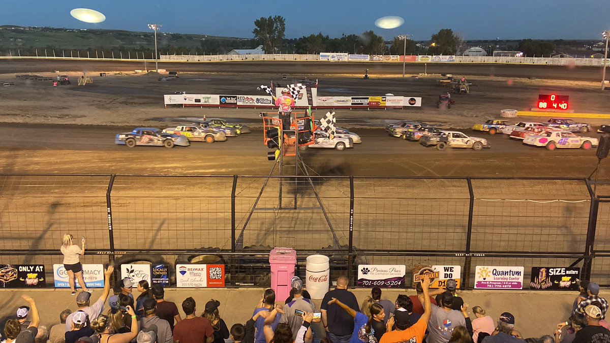 chexnrex's tweet photo. Halfway through the #turr and another fun night in Williston. Off to Dickinson tomorrow. #2forduece https://t.co/ilsveGXIos