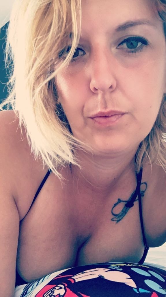 İyi günler medeni halimi kabul eden kişiler mesj atsın gece tekim bekliyorum