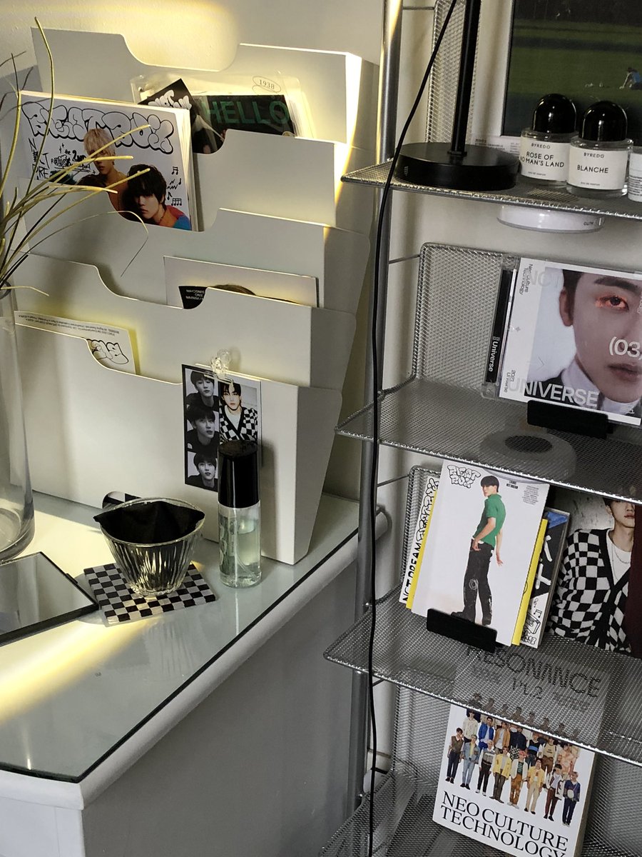 helloarchives's tweet image. arranging the shelf and table day! 🗑📂📎📦

#archivetwt