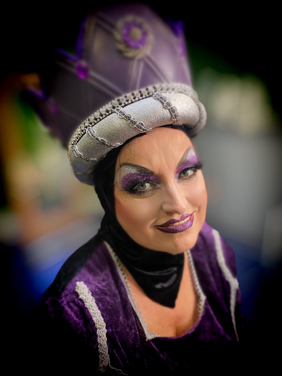 The wonderfully talented @rebeccastorm9 as the Wicked Queen Dragonella in Snow White and the Seven Dwarfs summer panto all this week at The Liberty Panto Dublin get your tickets now! libertypanto.com