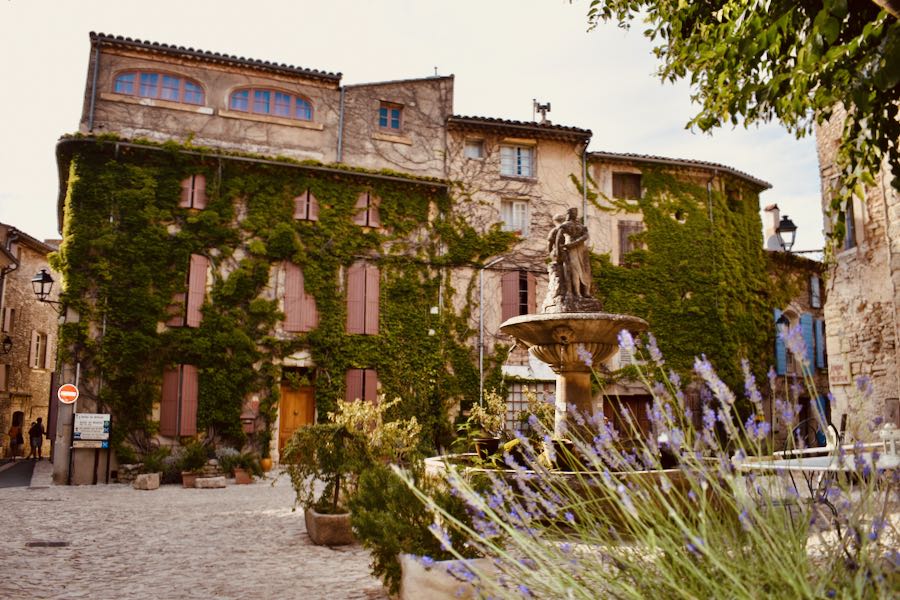 fiveintravel's tweet image. 💻NUOVO BLOG POST
Link➡️bit.ly/Provenza_FIT
Intraprendere un viaggio itinerante alla scoperta della Provenza significa abituare lo sguardo ad ammirare paesaggi che mutano in continuazione.
Sei pronto ad un piccolo assaggio di Provenza?
#ExploreFrance #Francia #Provenza