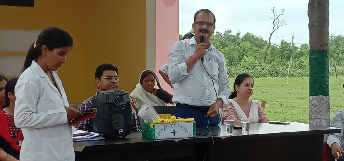 DivVaranasi1's tweet photo. 1st Smart Sammelan celebrated at vill-Piyari of block-Chiraigaon, Varanasi on July 6, 2022 where Gram Pradhan, Div. Accounts Manager, MOI/c, HEO, BPM, BCPM, Anganwari and ASHAs were actively participated. https://t.co/EdN1qaydvv