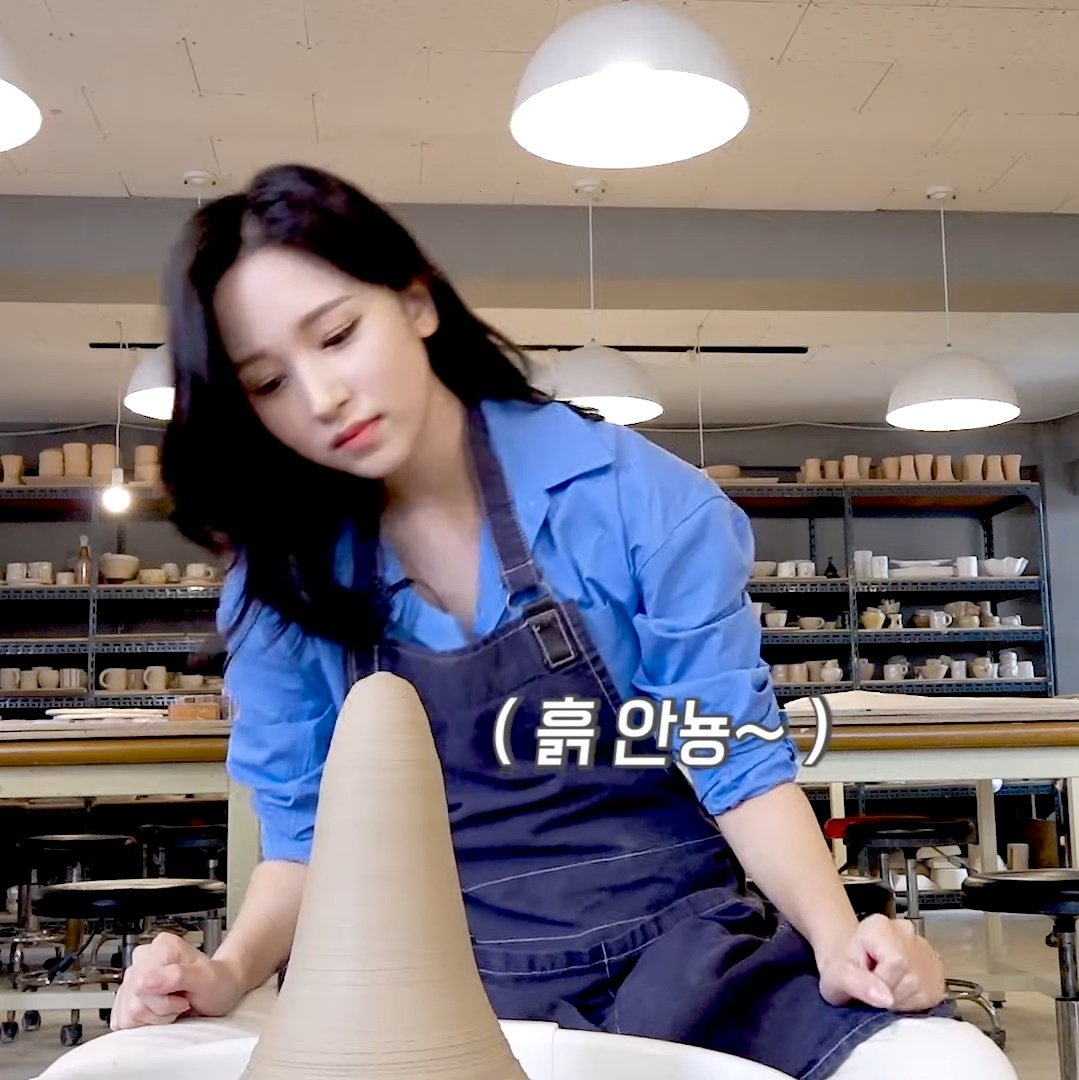 boojaynas's tweet photo. the rolled up sleeves, the hair, THE side stare.. im about to turn into a full time whore https://t.co/t2EoxuFyls