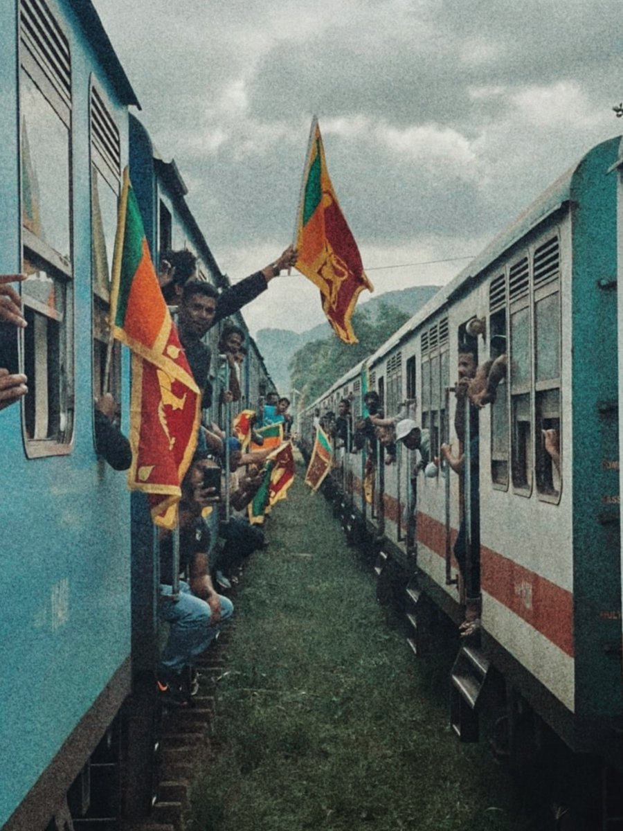 DanushkaCF's tweet photo. රටම කොළඹට | ජූලි 09 
❛❛අනගතයේ දවසක ඉතිහාසය රන් අකුරින් ලියැවෙනවා සහෝදරයා.❜❜  ✊🖤
#GoHomeGota2022 #SriLanka #GotabayaRajapaksha #RanilWickremesinghe #CorruptPoliticians #struggle #aragalaya https://t.co/syamQVVaNT