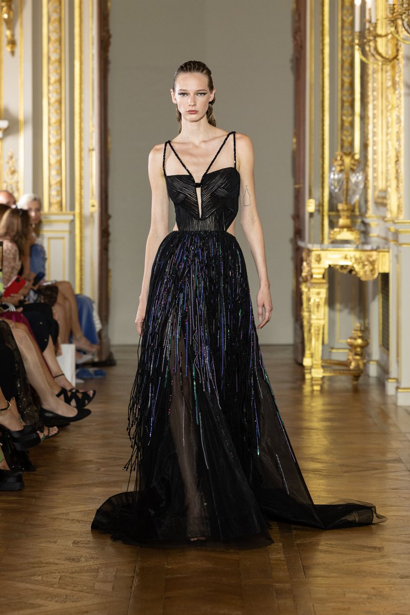 TONYWARDCOUTURE's tweet photo. Shapes & volumes flowing…to optical shows of fabrics moving with three-dimensional embroideries for Couture FW 2022/23 #FlowingLines
#TonyWardCouture #ParisFashionWeek https://t.co/kPh7JBFW42