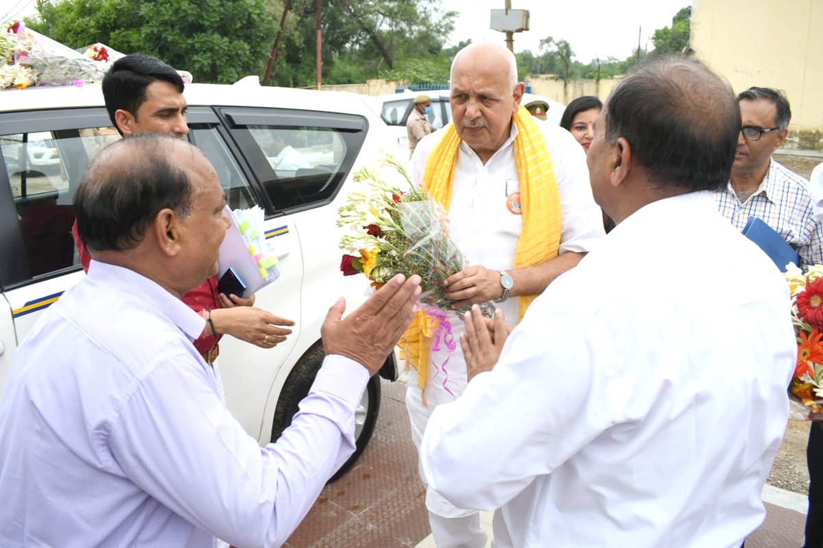 धन्यवाद हापुड़ ...🙏

आज जनपद हापुड़ आगमन पर देवतुल्य जनता, कार्यकर्ताओं एवं जनप्रतिनिधियों द्वारा किये गये स्वागत एवं अभिनंदन से अभीभूत हूँ, आप के इस प्रेम व स्नेह के लिए बहुत बहुत आभार एवं धन्यवाद...