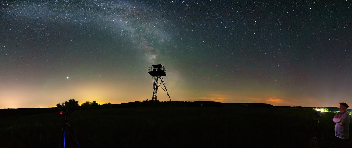 V červenci a srpnu máte šanci s námi prozkoumat jednu z nejzachovalejších nočních obloh v Česku. Tak ji nepropásněte! Těšíme se na vás 19. 7. a 2. 8. v Čížově. Více na nppodyji.cz/noc2022 Foto: Michal Prodělal