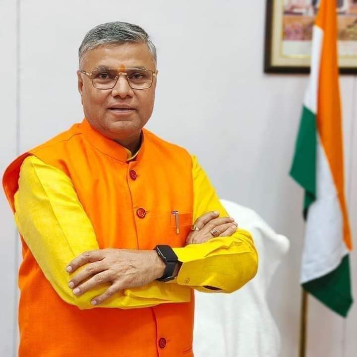 उत्तर प्रदेश सरकार में होमगार्ड्ज़ एवं कारागार मंत्री (स्‍वतंत्र प्रभार) श्री धर्मवीर प्रजापति जी, आपको जन्मदिन की हार्दिक बधाई एवं शुभकामनाएं।
भगवान बाँके बिहारी जी से प्रार्थना है कि आप दीर्घायु हों और सदैव स्वस्थ एवं प्रसन्नरहे