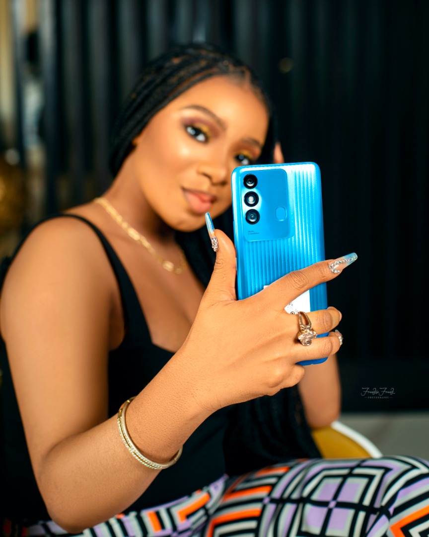 itelNigeria's tweet photo. Sassy and boujie with main character energy. Level up with the itel P38 Series, the smartphone for the bold.

#itelP38Series
#ChargeFasterPlayMore https://t.co/oPl15MUtU9