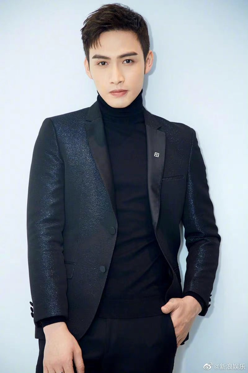 38jiejie's tweet photo. Awww Vin Zhang announced his departure from Jaywalk Studio after 10 years with the company to venture out.  He said he will visit Jaywalk often. The studio gave their well wishes and welcomed him to come back and visit.  #zhangbinbin #vinzhang #jaywalkstudio https://t.co/7vGMiGt0y2