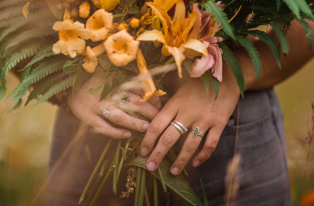 livstith's tweet photo. a self love based photo shoot was exactly what I didn’t know I needed. check out tessahackerphotography on insta🧡💐 https://t.co/KFYVw7bMKv