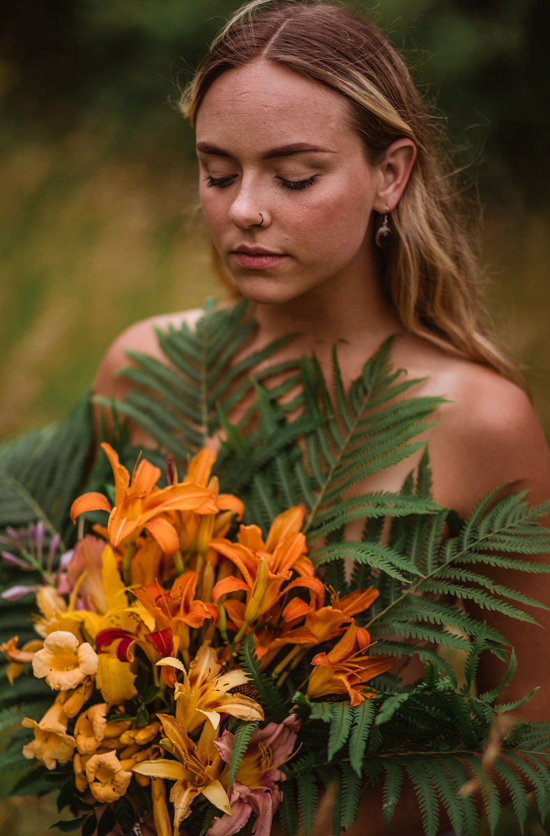 livstith's tweet photo. a self love based photo shoot was exactly what I didn’t know I needed. check out tessahackerphotography on insta🧡💐 https://t.co/KFYVw7bMKv