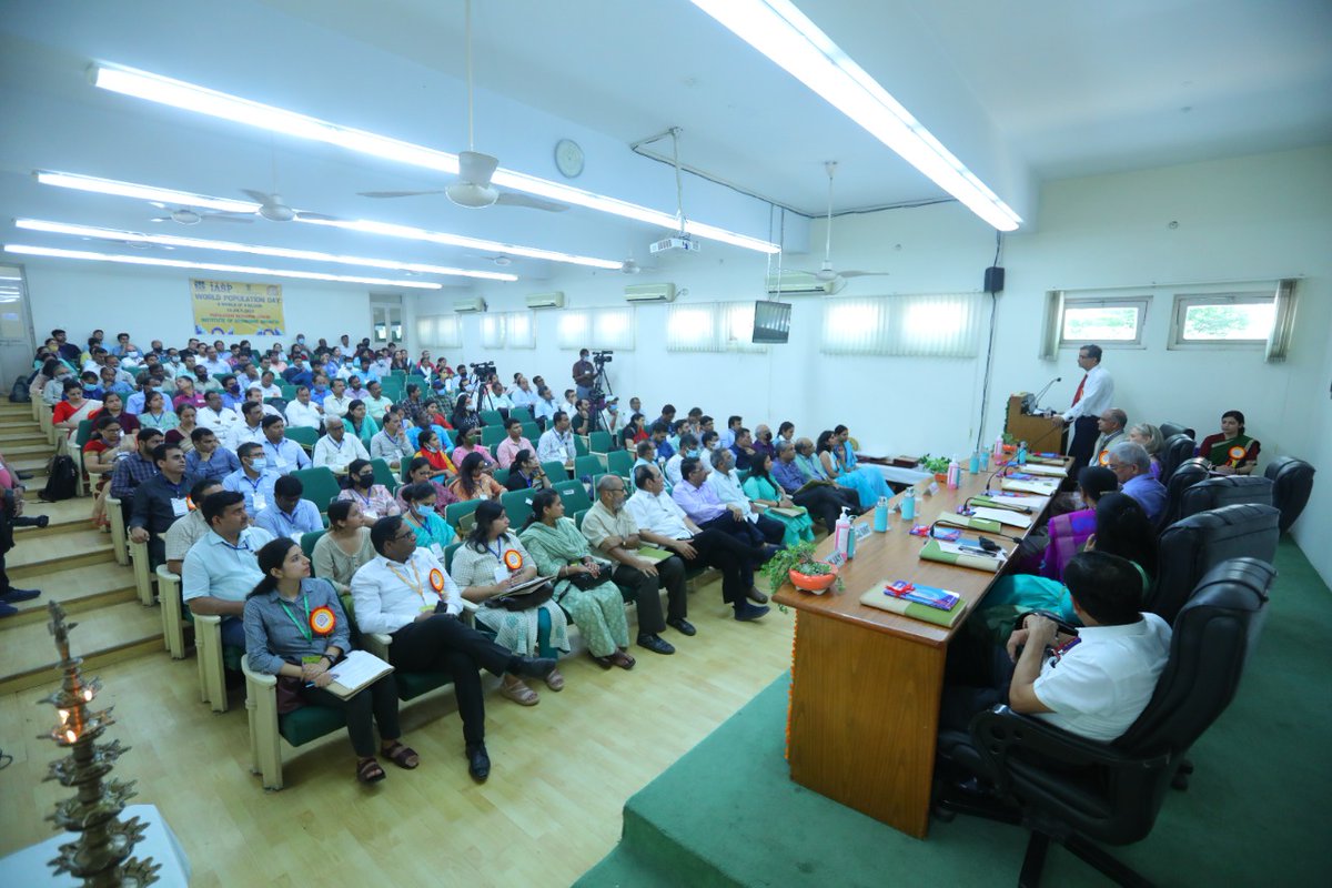 dr_rs84's tweet photo. Census Workstation inaugurated by Dr. Vivek Joshi (RG &amp; CCI) on occasion of #WorldPopulationDay2022  at Population Research Centre, IEG Delhi on 11th July 2022.
@MoHFW_INDIA @CensusIndia2021 @Anjali_iss @ajay_ajaykhera @UshaRam_ @sanjayunfpa https://t.co/K7xFvB4DOh